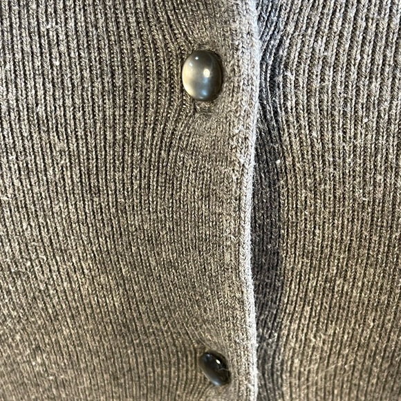 Elegant Gray Croft & Barrow Cardigan with Pearl Buttons - XL - Picture 5 of 7